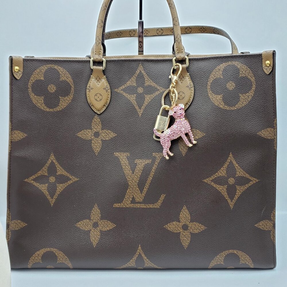 LV Gold Padlock 🔑 Authentic Louis Vuitton Charm + Unbranded Dog Keychain - Picture 3 of 10